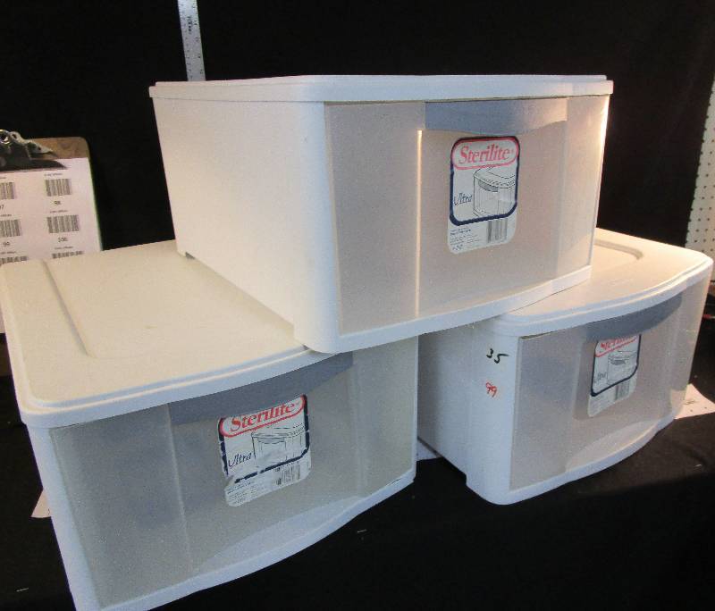 lot 99 image: 3 Drawer Strorage Compartments