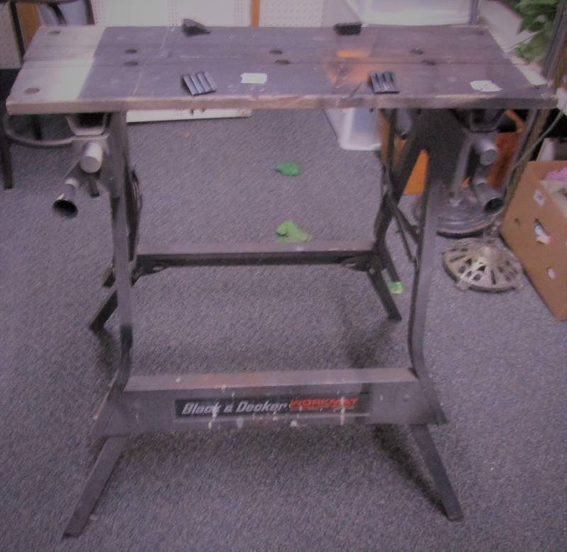 lot 111 image: Black and Decker Work Bench