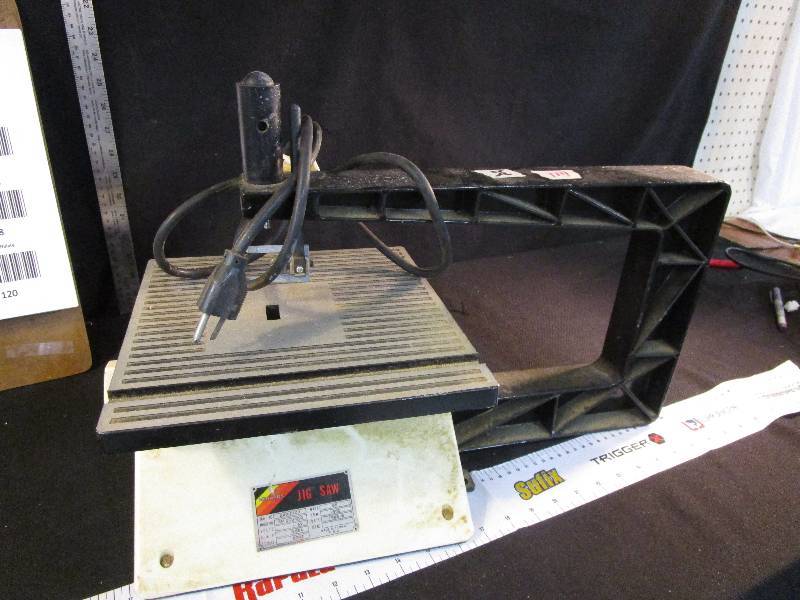 lot 114 image: Jig Saw
