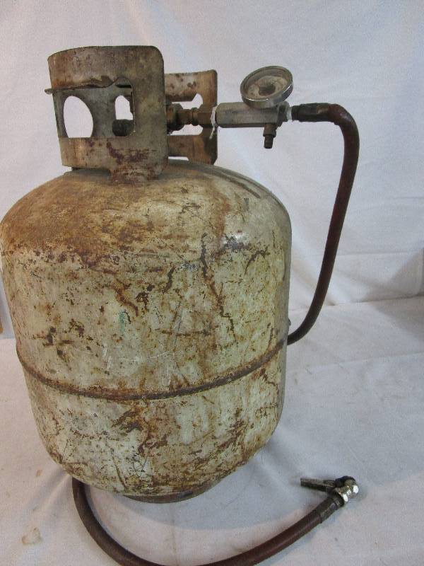 lot 118 image: Air Tanks