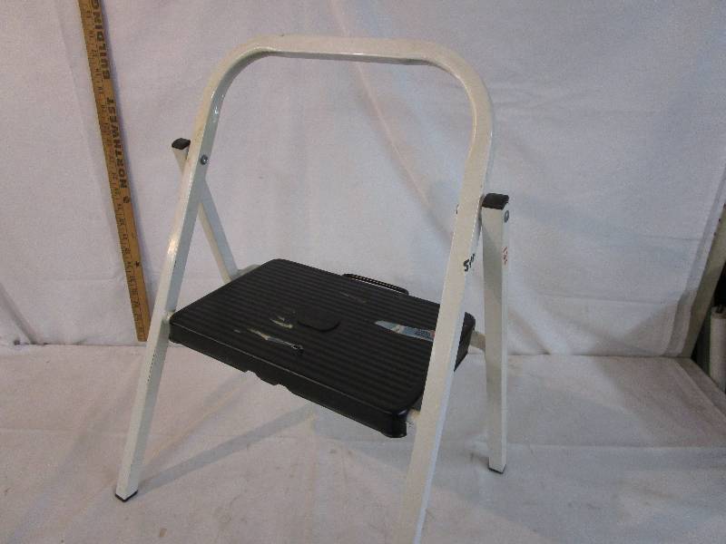 lot 120 image: Collapsible Step Stool