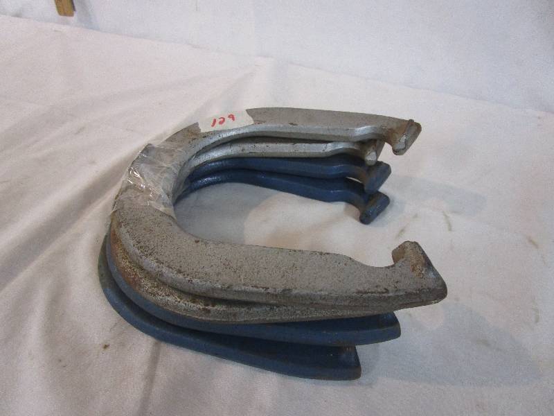 lot 129 image: HorseShoes no Stakes