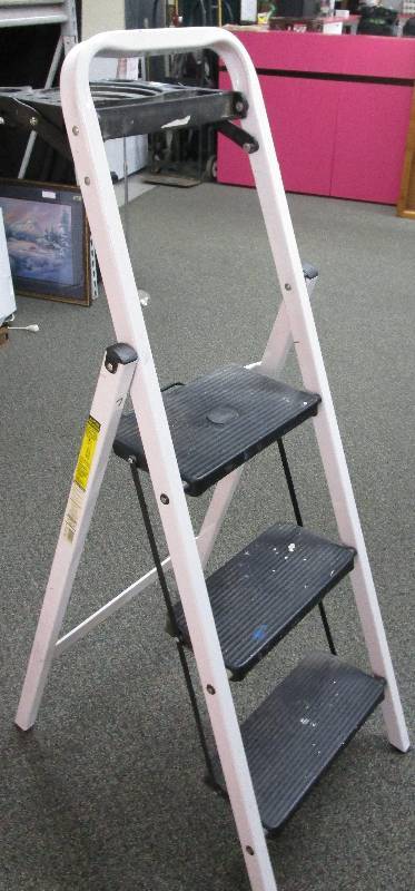 lot 130 image: 4 Foot Step Stool