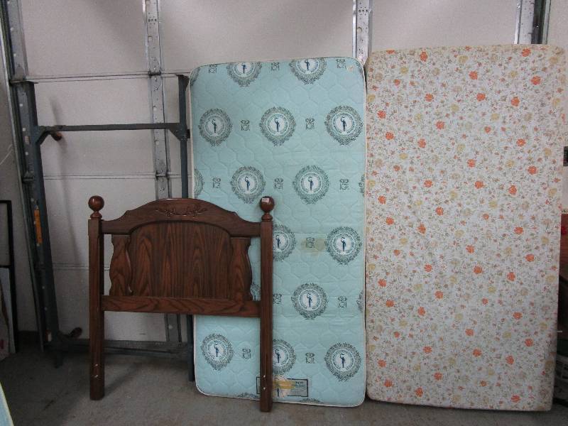 lot 137 image: Twin Bed
