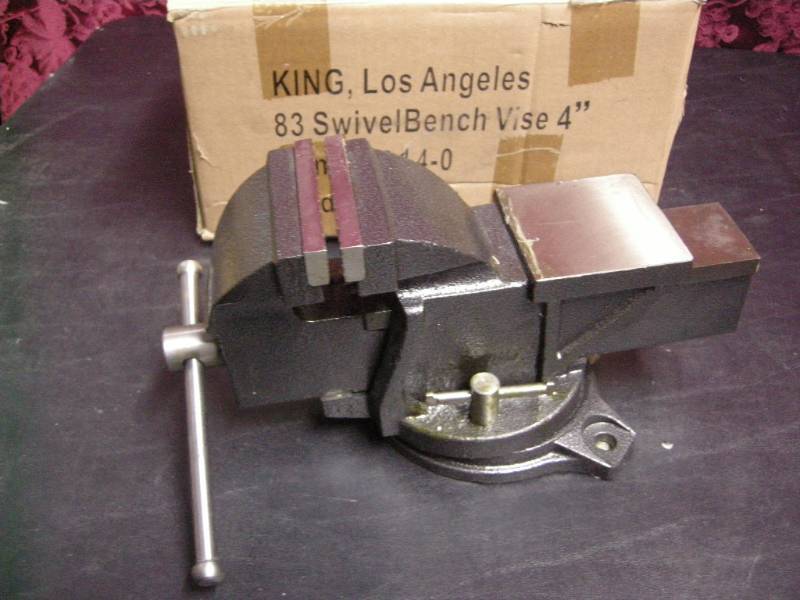 King 4 Swivel Bench Vise