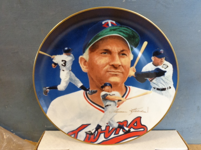 lot 58 image: 1985 Harmon Killebrew Signature Edition Collector Plate