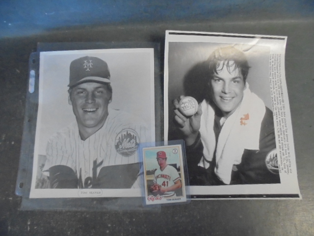 lot 4 image: Vintage Tom Seaver Photos and Card