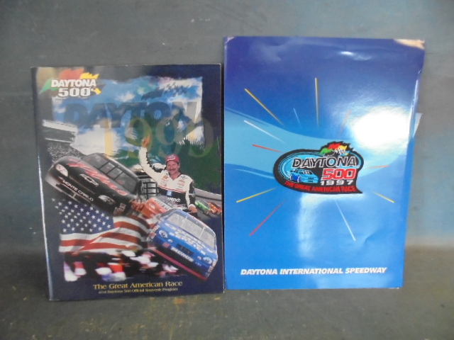 lot 21 image: Daytona 500 Magazine and Patch