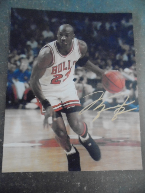 lot 27 image: Autographed Michael Jordan Photograph