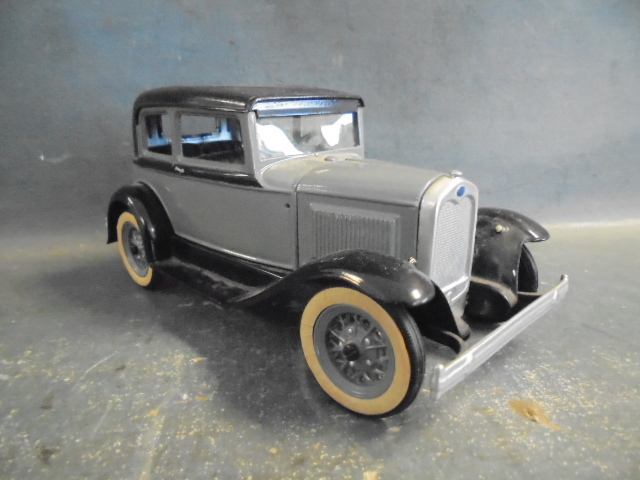 lot 37 image: Die Cast Vintage Car