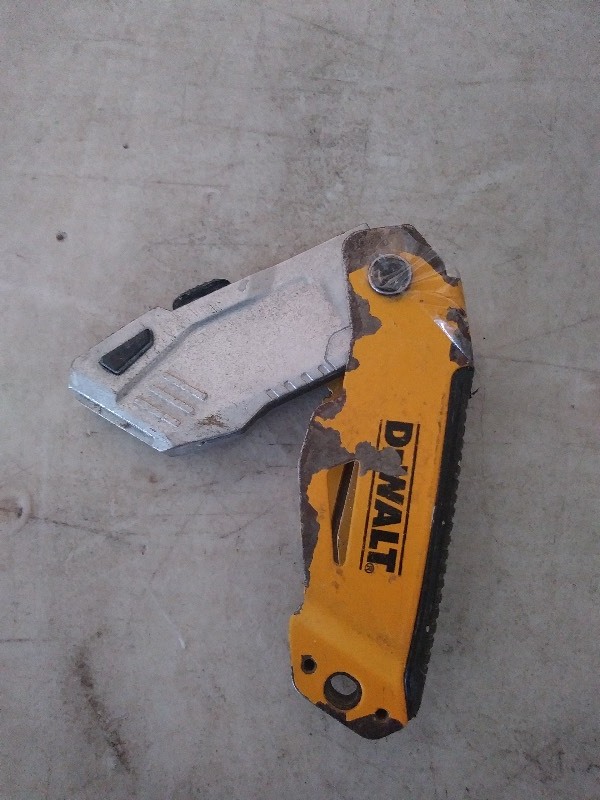 DeWalt Retractable Folding Lock Back Utility Knife