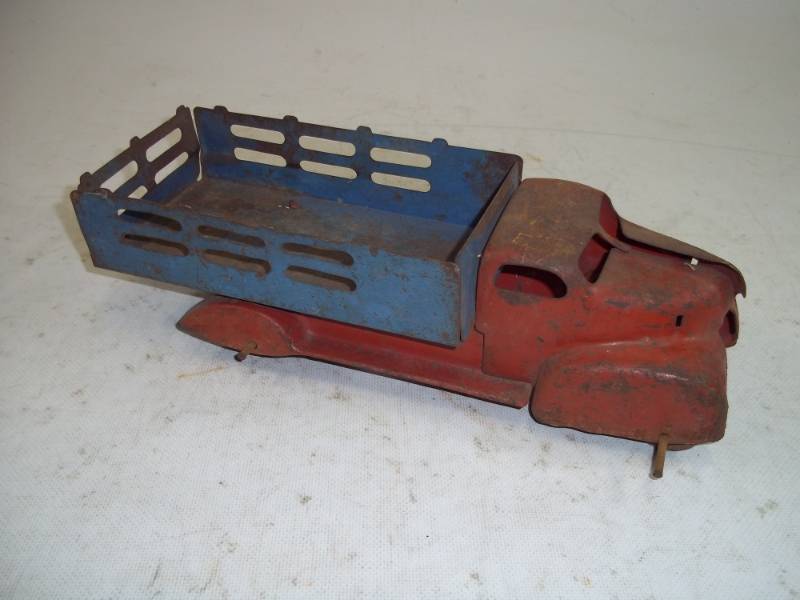 lot 2 image: Vintage Toy Truck