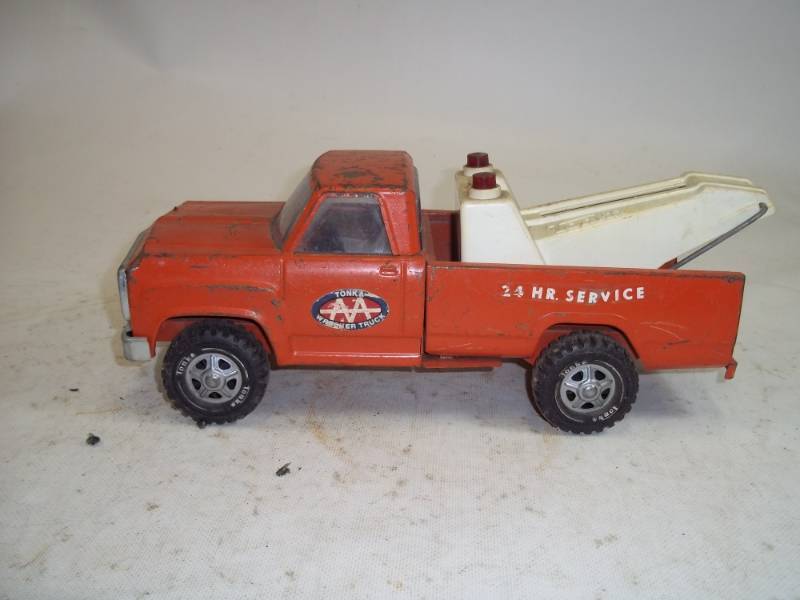 lot 10 image: Vintage Tonka Toy Truck