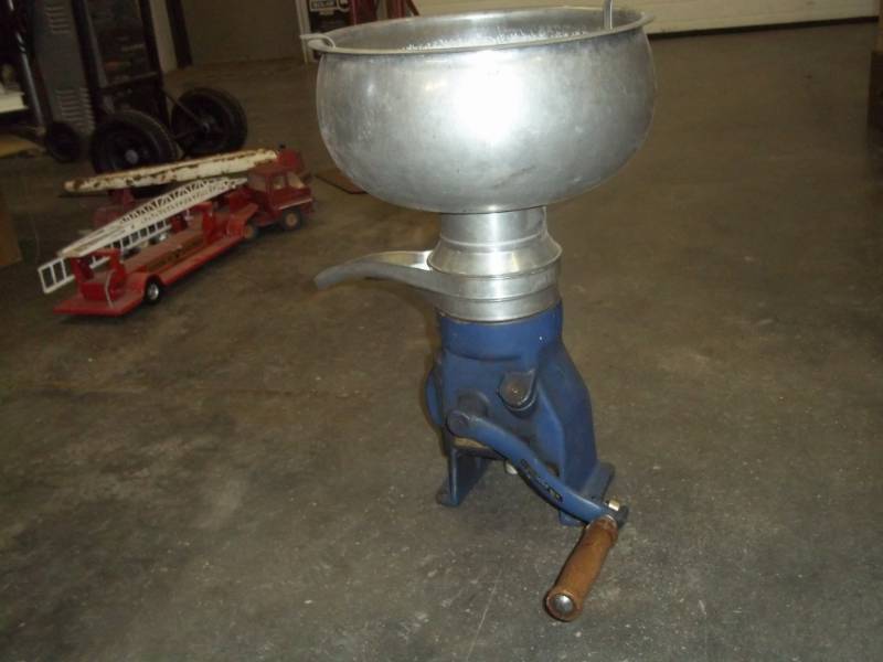 lot 14 image: Cream Separator