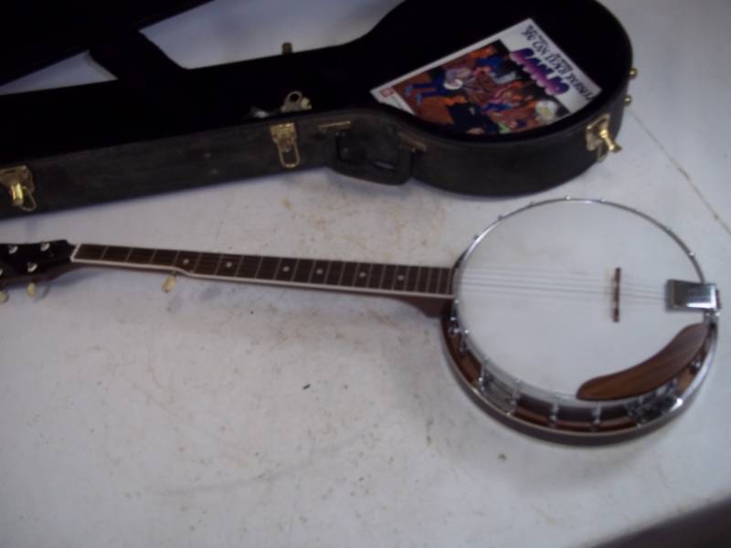 lot 19 image: Lorento Banjo 5 String
