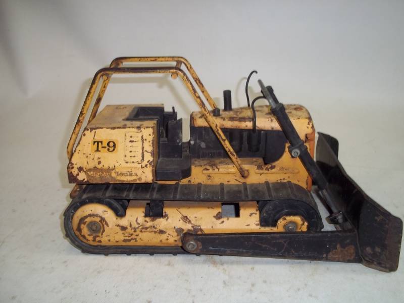 lot 27 image: Vintage Tonka Toy Truck
