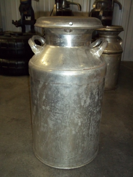 lot 33 image: Cream Can