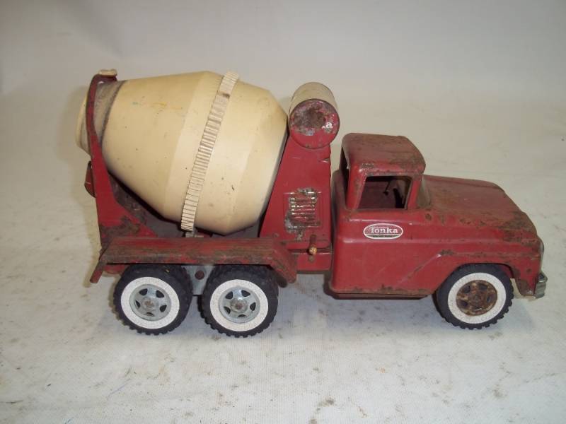 lot 35 image: Vintage Tonka Toy Truck Concrete Mixer