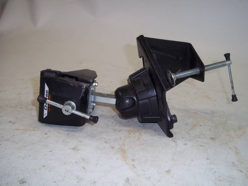 lot 36 image: Table D-Vise by Dremel