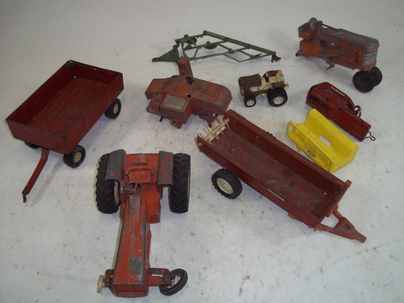 lot 41 image: Vintage farm equipment toys