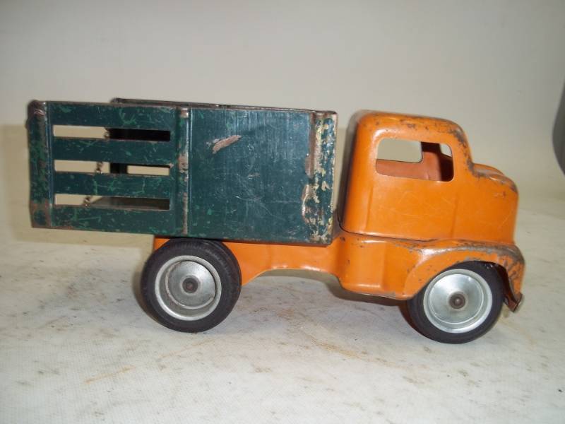 lot 44 image: Vintage Toy Truck