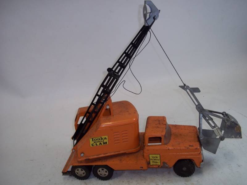 lot 45 image: Tonka Mobile Clam
