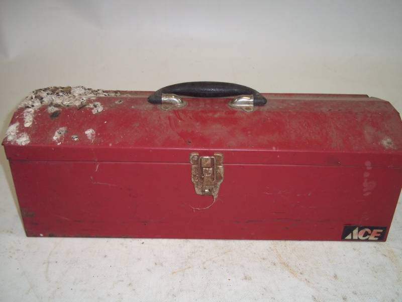 lot 46 image: Tool box with tools