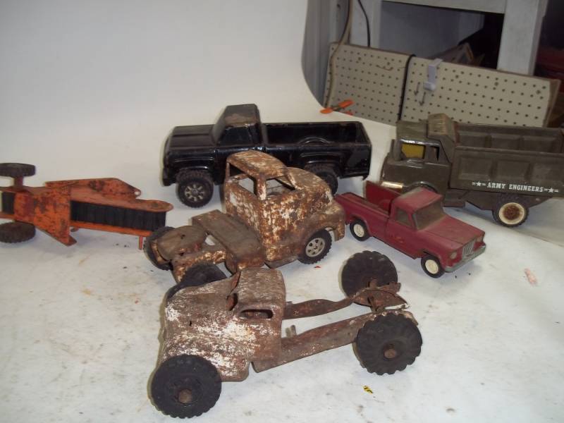 lot 49 image: Vintage Toy trucks