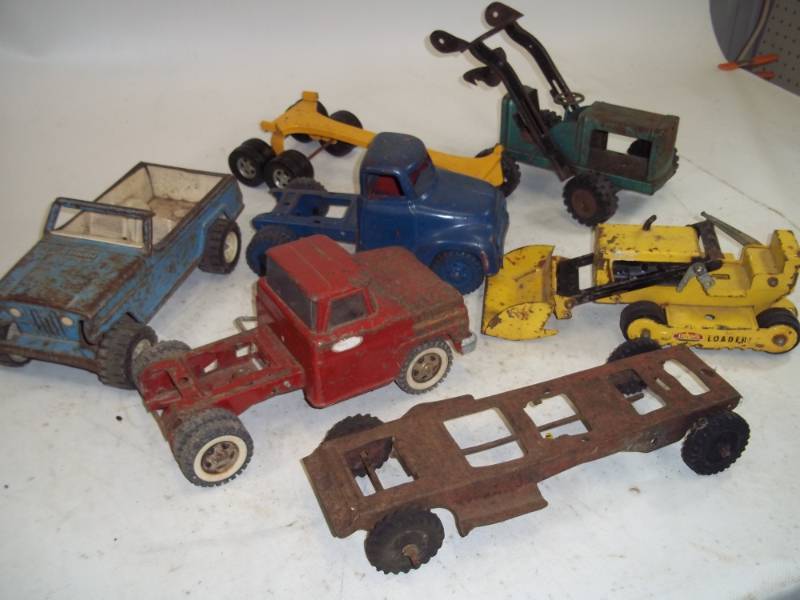 lot 50 image: Vintage toy trucks