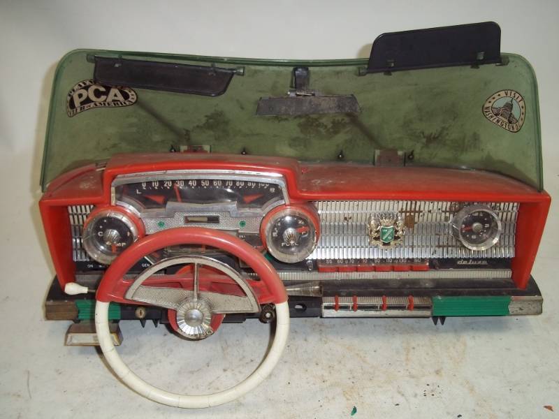 lot 65 image: Vintage Deluxe Toy Steering Wheel