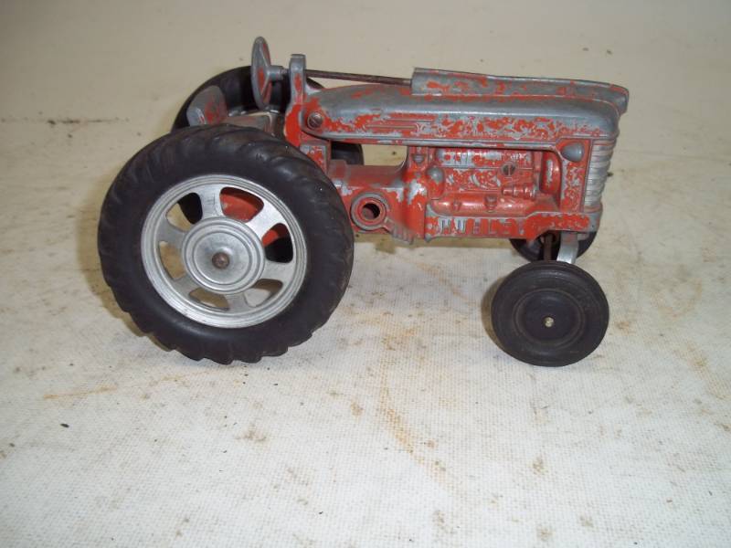 lot 75 image: Vintage Hubley Toy farm equipment