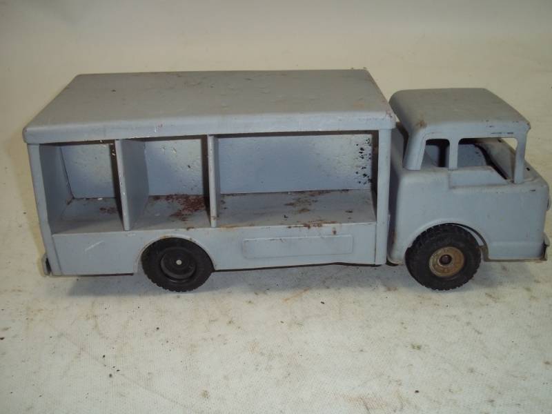 lot 76 image: Vintage toy truck