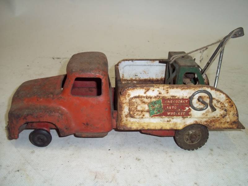 lot 83 image: Vintage Toy Truck