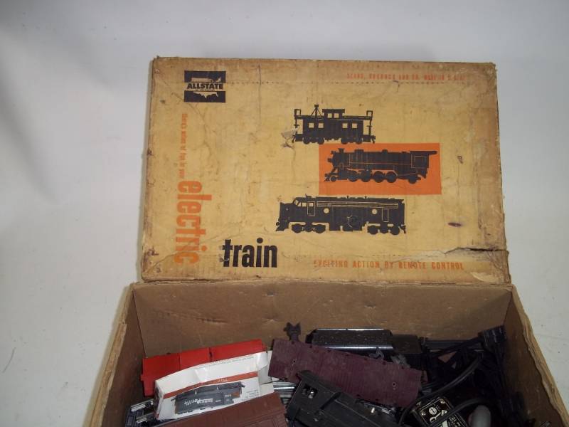 lot 91 image: Allstate Electric train with original box