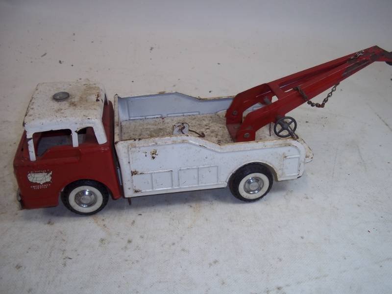 lot 100 image: Vintage Toy Ford Truck