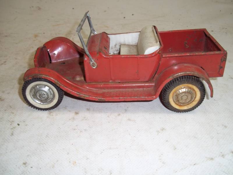 lot 102 image: Vintage Convertible toy car