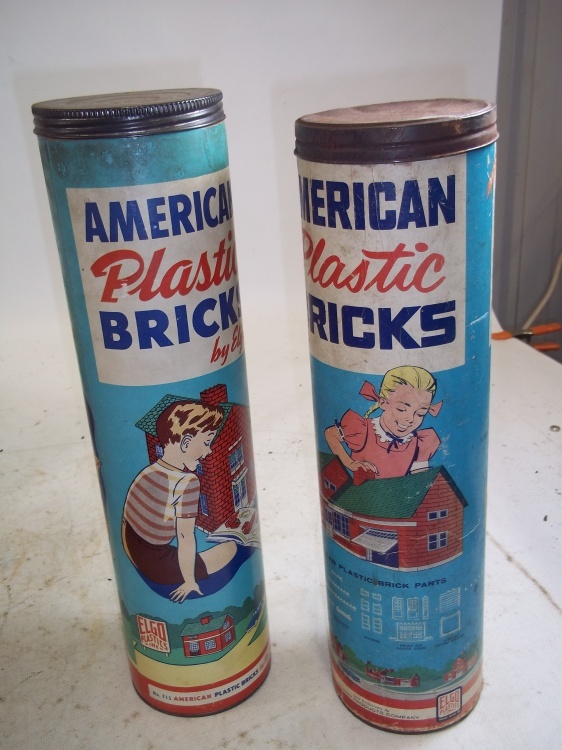 lot 105 image: Vintage American Plastic Bricks