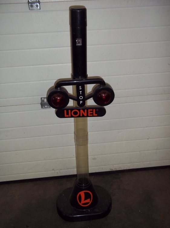 lot 113 image: Lionel Train Store Display