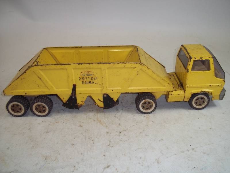 lot 119 image: Vintage Toy Dump Truck