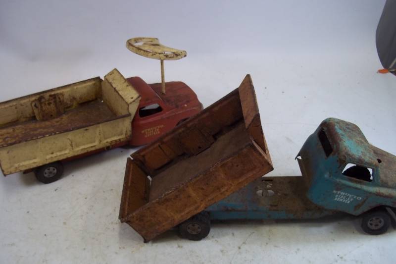 lot 121 image: Vintage Structo Toy Trucks