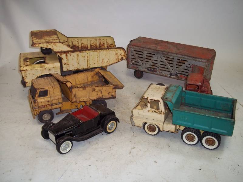 lot 125 image: Vintage Toy Trucks and Cars