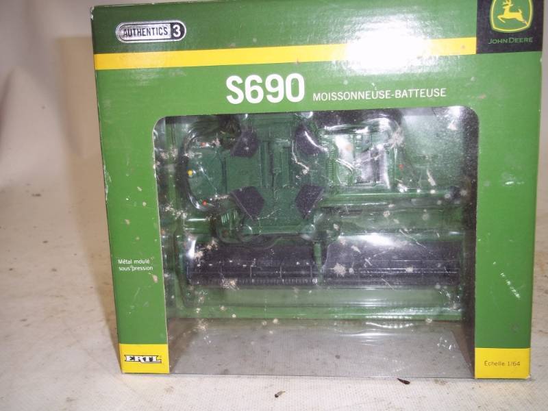 lot 127 image: John Deere Toy S690 Combine