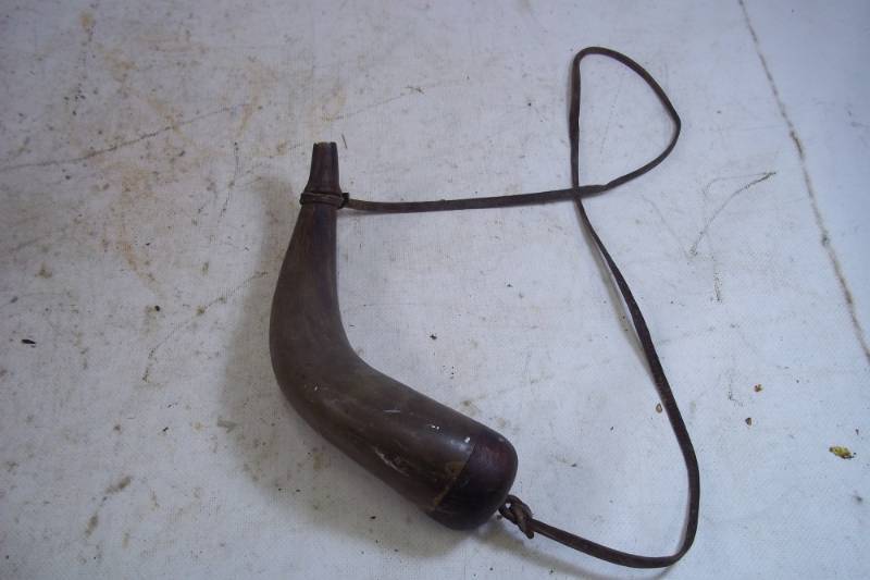 lot 143 image: Vintage Gunpowder Horn Flask