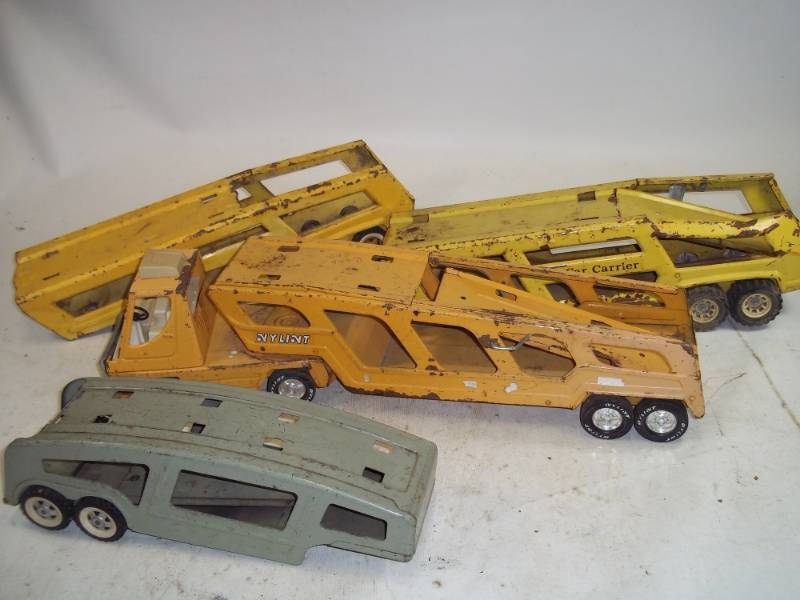 lot 146 image: Vintage Nylint and Tonka Toy Trucks