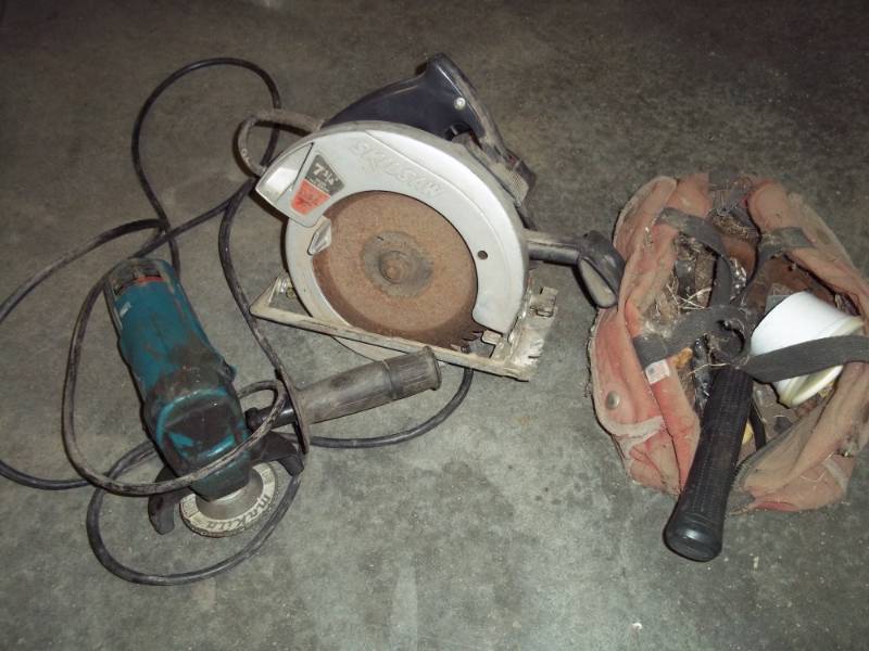 lot 158 image: Skill Saw, Grinder, Tools