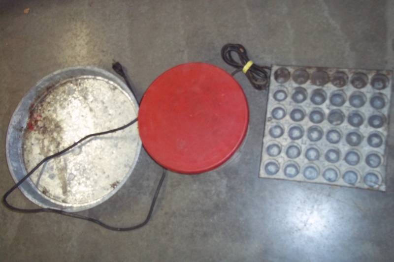 lot 159 image: Egg Rotator, warming tray
