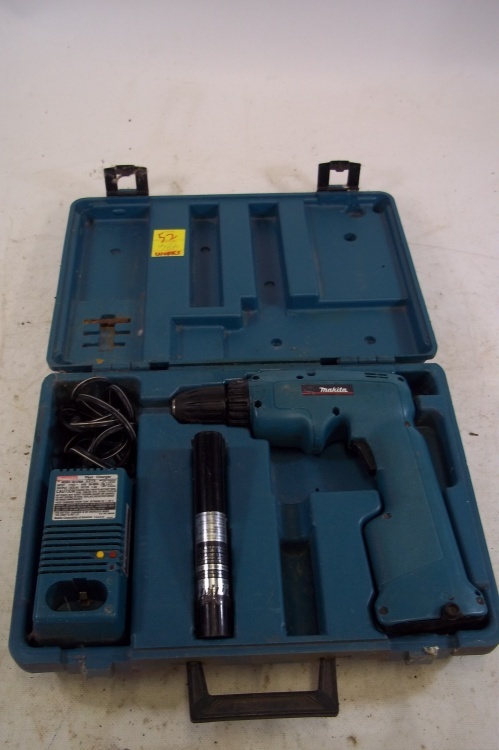 lot 163 image: Electric Makita power drill