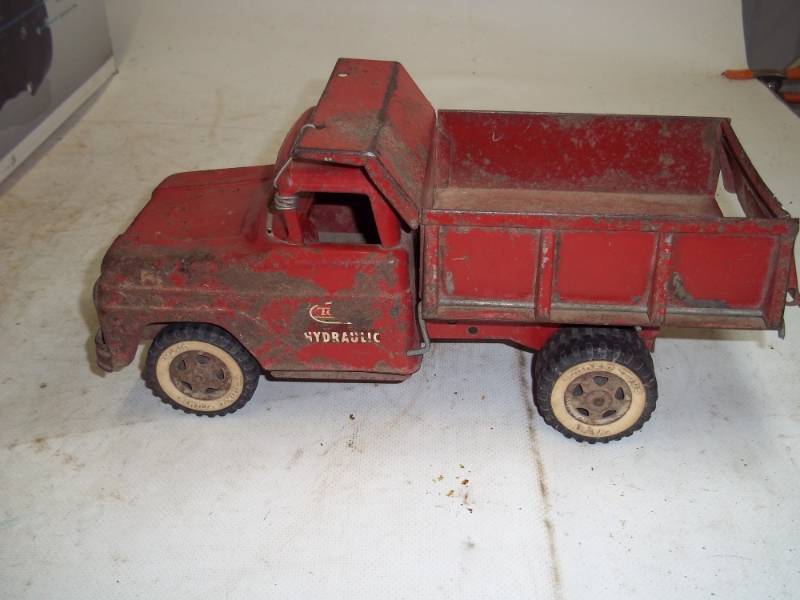 lot 170 image: Vintage Toy Tonka Truck