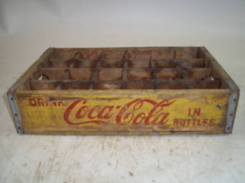 lot 191 image: Vintage Coca-Cola Wooden Crate