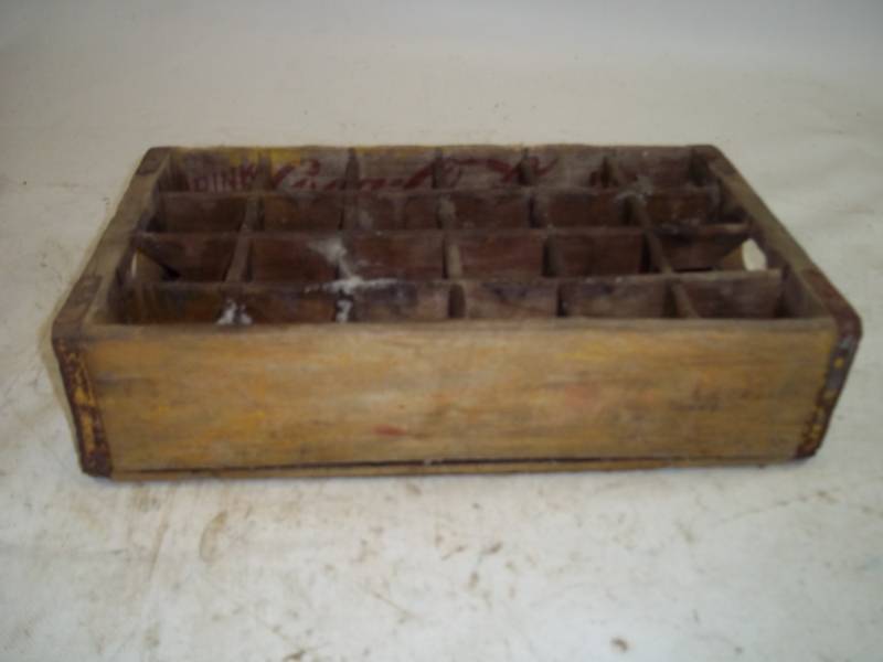 lot 190 image: Vintage Coca-Cola Wooden Crate